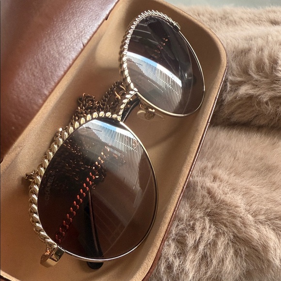 CHANEL Pantos Light Gold/Brown Sunglasses with Chain - Picture 5 of 17
